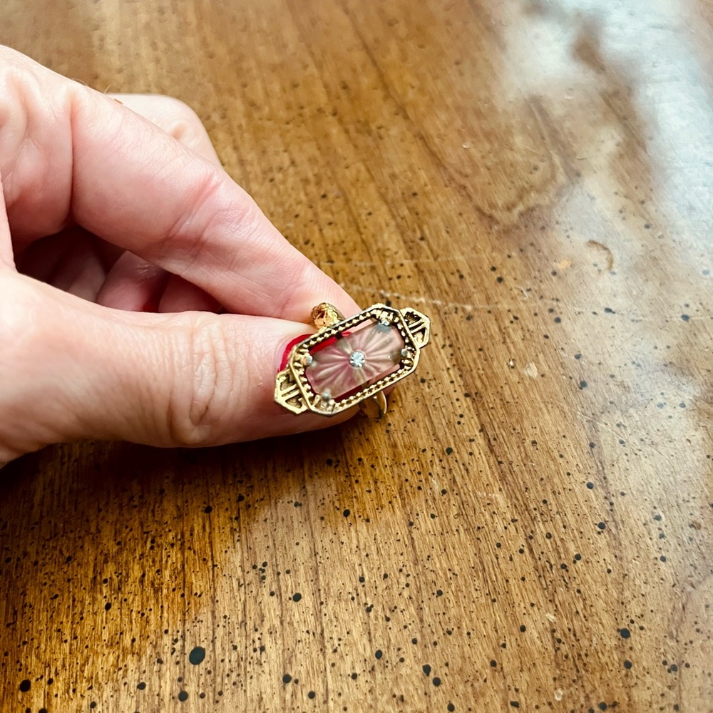 ✨ Vintage Avon ‘Frostlights’ Art Deco Camphor Glass Gold Tone Ring – Size 7 ✨ - Picture 2 of 7